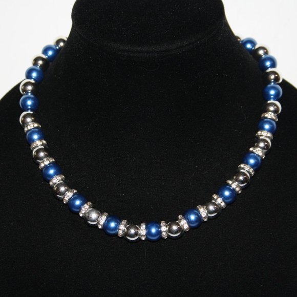 Vintagejelyfish Jewelry - Silver and blue beaded necklace adjustable 💛